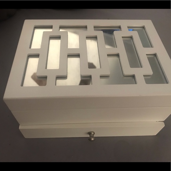 Jewelry box - Picture 2 of 2